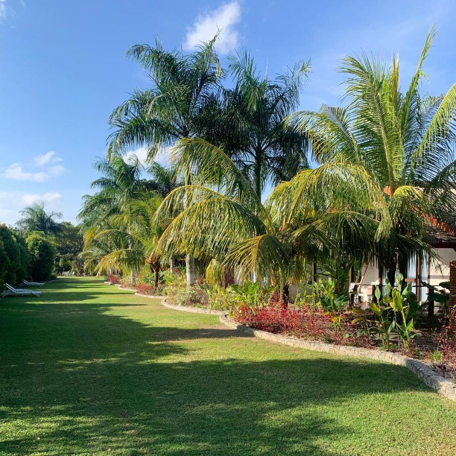 Burudika Bungalows Selong Belanak Exterior foto